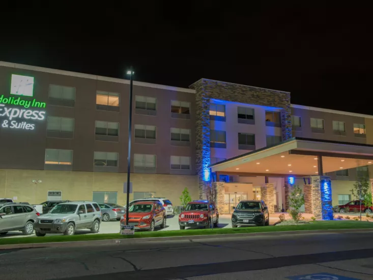 Holiday Inn Express & Suites Louisville N - Jeffersonville exterior